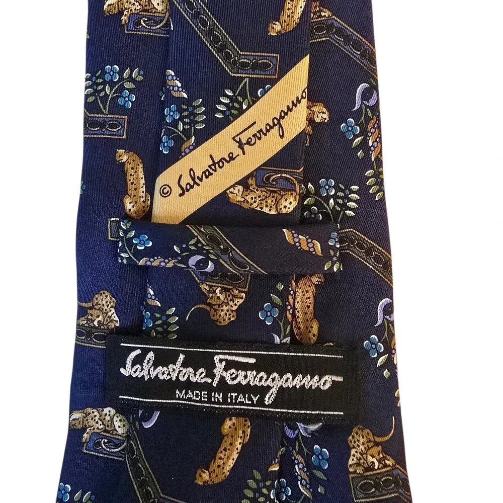 Salvatore Ferragamo Mens Navy Blue Silk Leopard Animal Print Necktie Made Italy